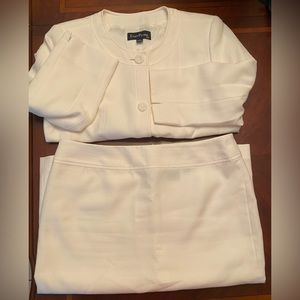 Evan Picone white skirt and blazer 2 pcs suit set size 10